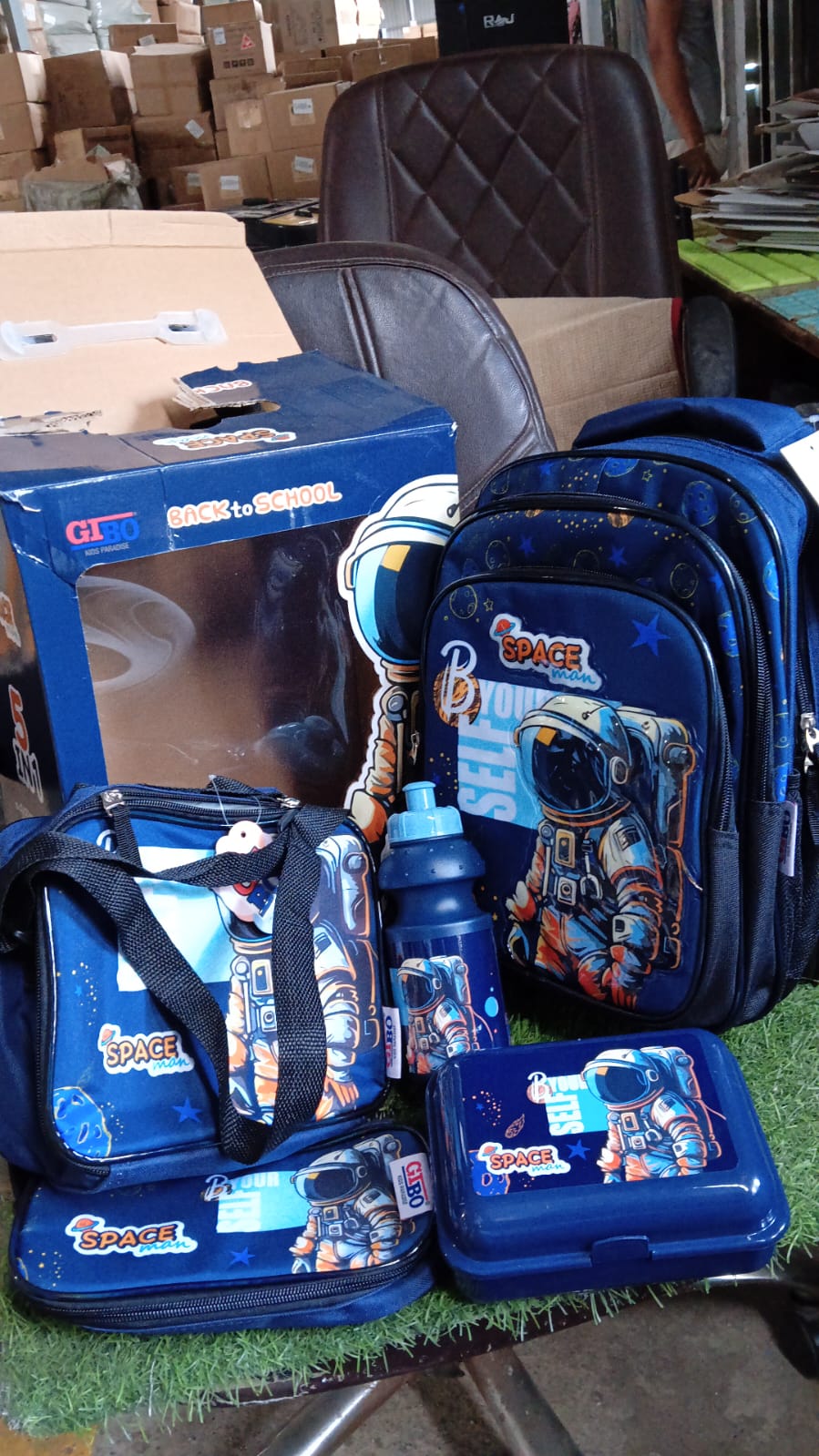 5 In 1 School Bag Includes Lunch Bag 14 Inch School Bags Water Bottle  Pencil Case In Box Packing (1 Set  Mix Color)) 5 In 1 School Bag Includes Lunch Bag 14 Inch School Bags Water Bottle  Pencil Case In Box Packing (1 Set  Mix Color))